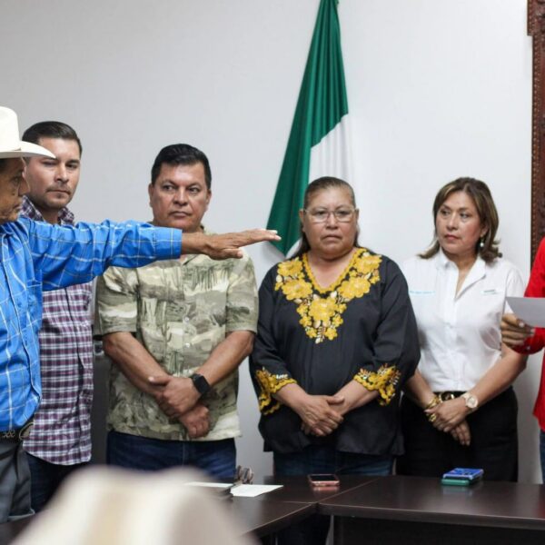 Toma protesta Beto Vázquez a nuevo titular de Asuntos Indígenas de Huatabampo