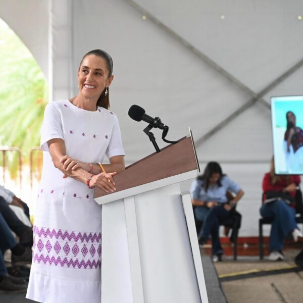 Sheinbaum anuncia decreto para fomentar el ecoturismo en Mahahual, en coordinación con las comunidades