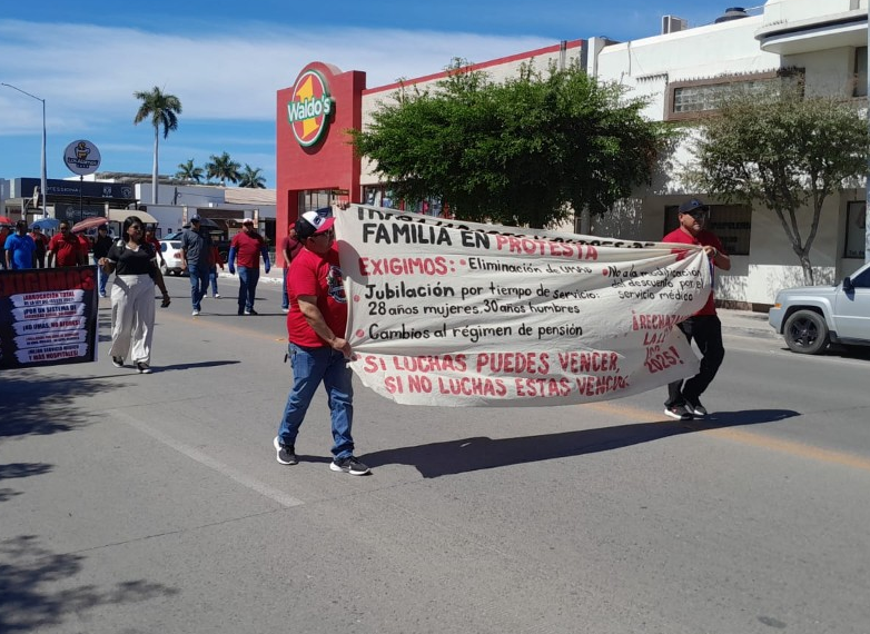 Marchan maestros del Valle del Mayo ante el paro nacional de maestros