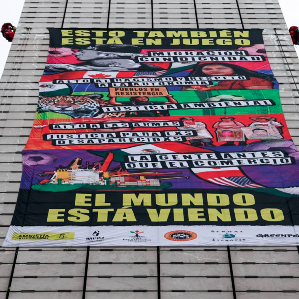 «La pelota vuelve a casa, ¿y nuestros hijos cuándo?»: colectivos llevan exigencia por desaparecidos a la Estela de Luz