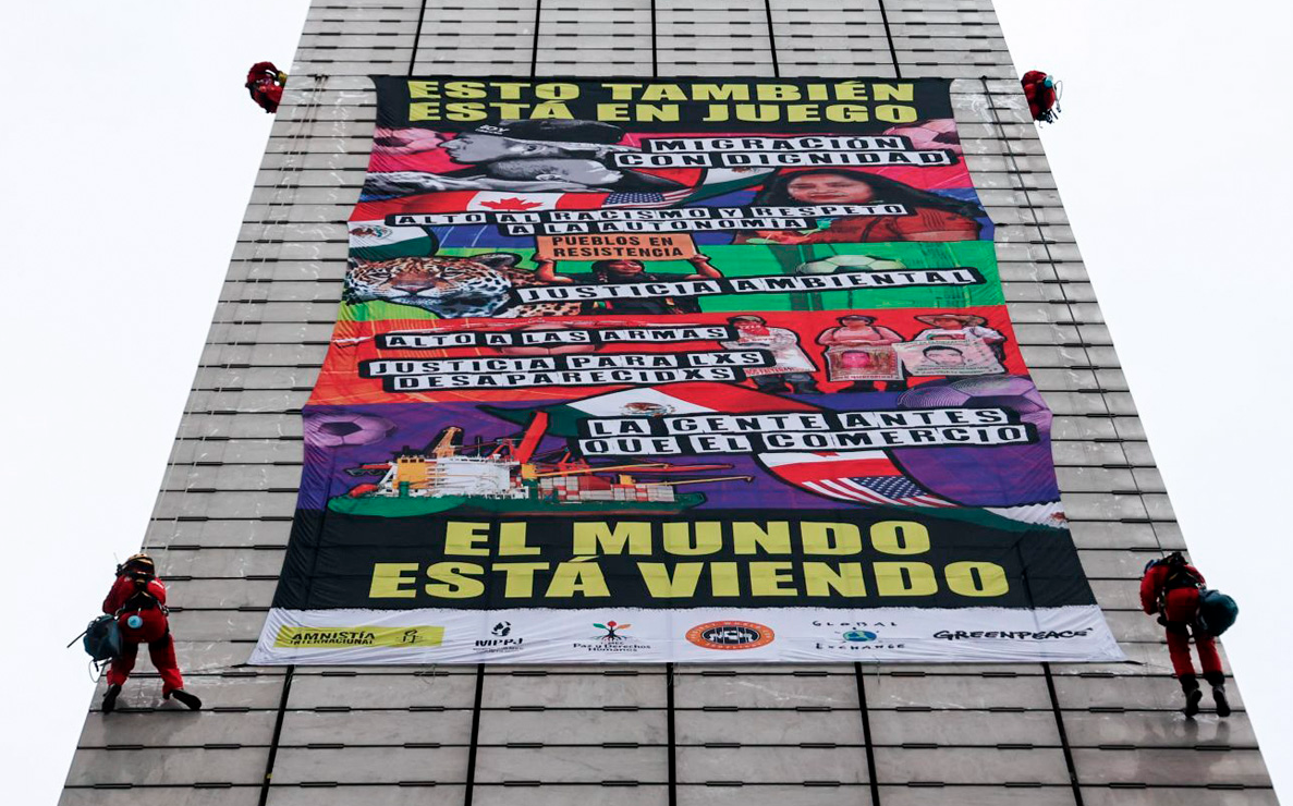 «La pelota vuelve a casa, ¿y nuestros hijos cuándo?»: colectivos llevan exigencia por desaparecidos a la Estela de Luz