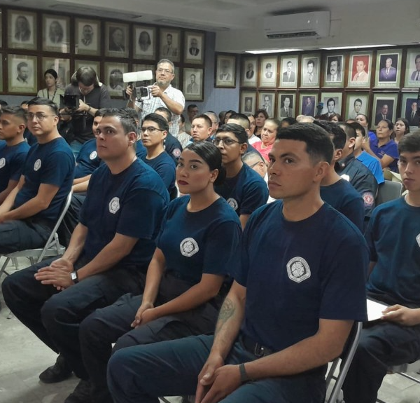 Crece fuerza de rescate en Navojoa con la graduación de 17 nuevos bomberos
