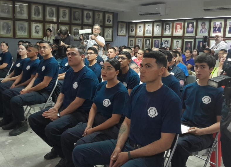 Crece fuerza de rescate en Navojoa con la graduación de 17 nuevos bomberos