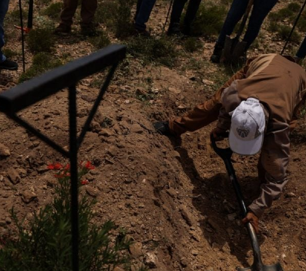 Buscadoras hallan 11 bolsas más con restos humanos en Tlajomulco de Zúñiga, Jalisco