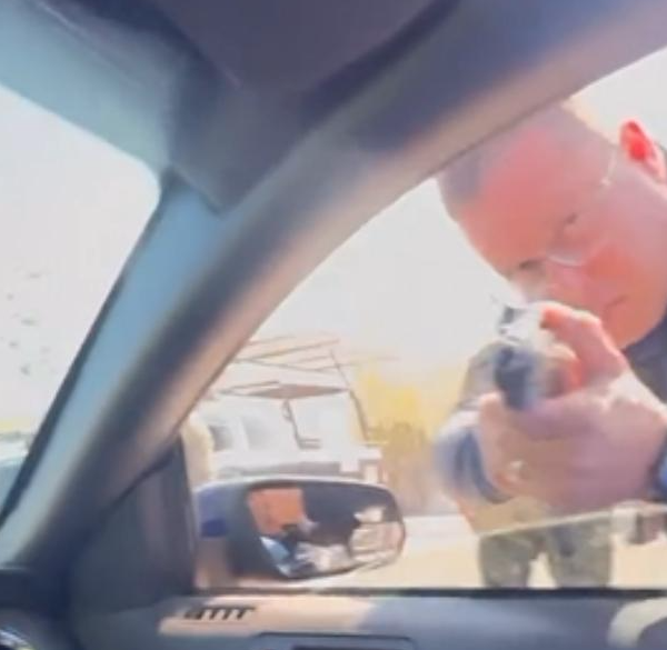 Comandante de Tránsito de Guaymas es separado de cargo tras difundirse video donde apunta con arma a un conductor