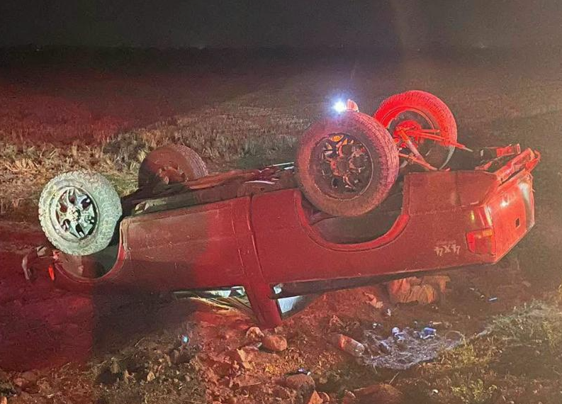 Encuentran camioneta volcada y sin rastro de sus tripulantes en Huatabampo