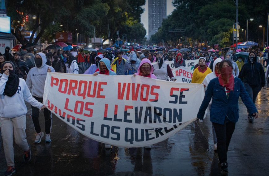 Sheinbaum pide revisar informe de la CNDH que exonera al Ejército por Ayotzinapa