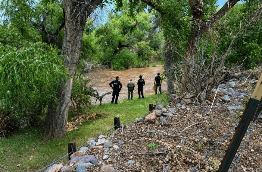 Dos personas siguen desaparecidas tras ser arrastradas por un arroyo en Nogales; las buscan equipos de emergencia de Sonora y Arizona