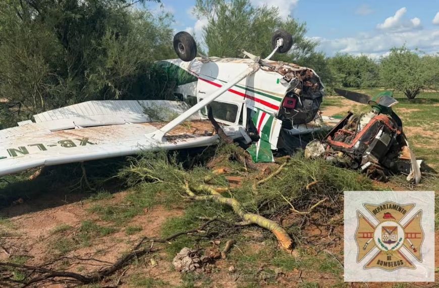 Tres pasajeros resultan lesionados por desplome de avioneta en carretera de Hermosillo a La Colorada